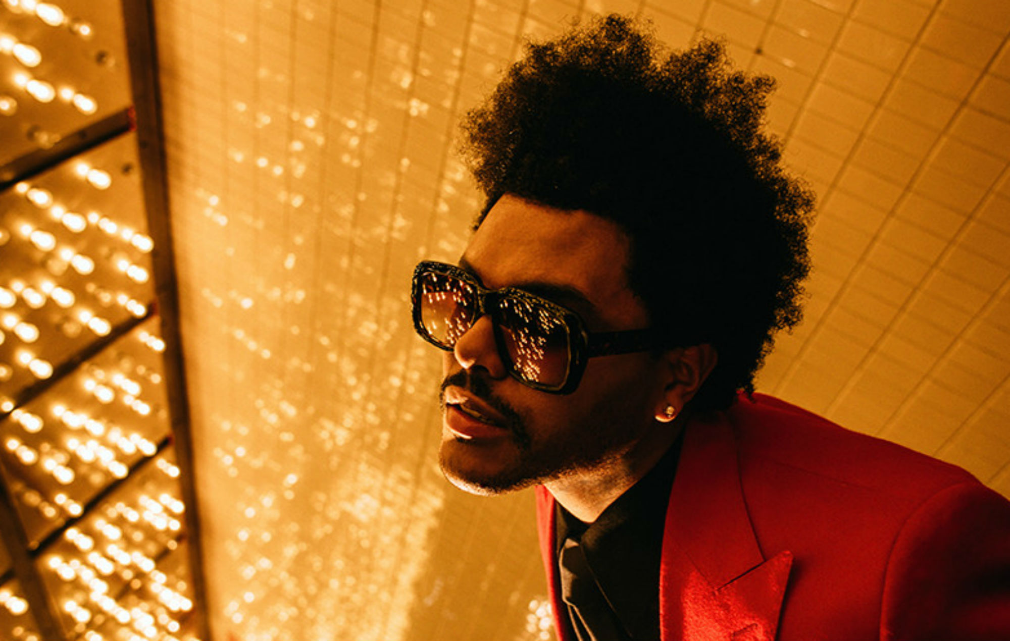 Трек канадского певца The Weeknd установил новый рекорд — песня Blinding Li...